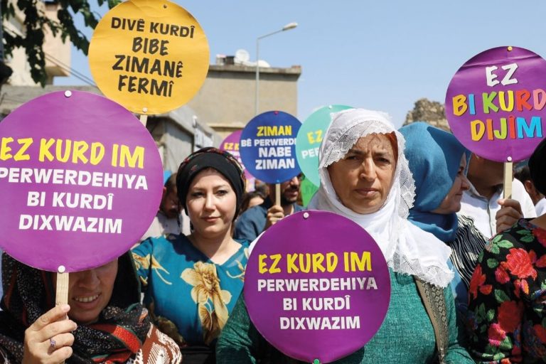Çözümlü olmak, özgürlük politikasını geliştirmektir
